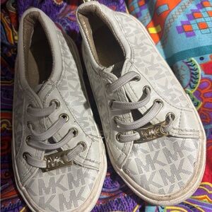 Michael Kors Kids Sneakers in White with Gold Accents